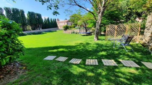 Garden, La petite maison dans la prairie in Le Boulou