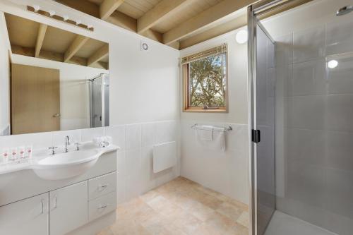Club Wyndham Dinner Plain, Trademark Collection by Wyndham Room Type - Deluxe Three-Bedroom Chalet