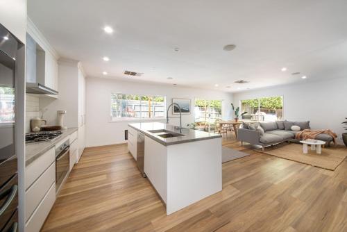 Malibu in Mt Martha with solar heated pool, Mount Martha (fotografie 3)