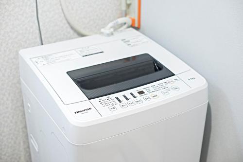 ＠Home天下茶屋３F〜駅まで徒歩5分・最大6人・グループ旅行最適＊浴室＋トイレ＋洗面所＊2 - Tap to explore photos