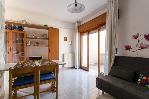 One-Bedroom Apartment C38 image 8