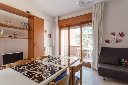 One-Bedroom Apartment C38 image 6