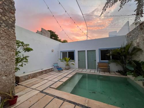 Dream Vacation Home 4 Bed 2 Pools 2 Kitchens