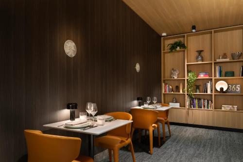 Szórakozási lehetőségek, The Howey near Nemzeti GalériaVictoria