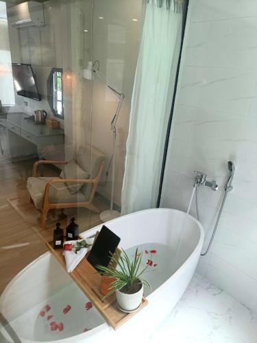 Létesítmények, LuangPrabang Pearl Hotel near Siphoutthabath Templom