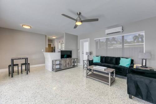 Sunshine Manors 2017-3 in Fort Lauderdale, USA