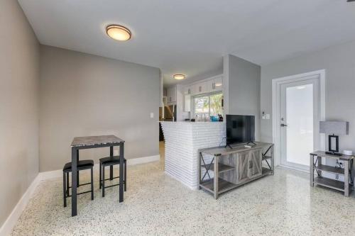 Apartment image 8