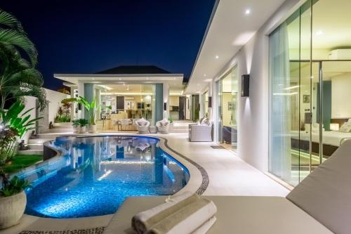 Villa Mattina - 3 BR Modern Abode w/ AC Living