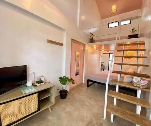 2 double beds, 1 twin bed