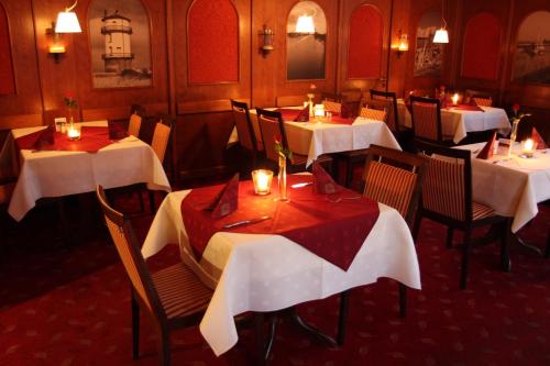 Restorāns, Hotel Zwei Linden - links der Elbe - Niedersachsen in Balje