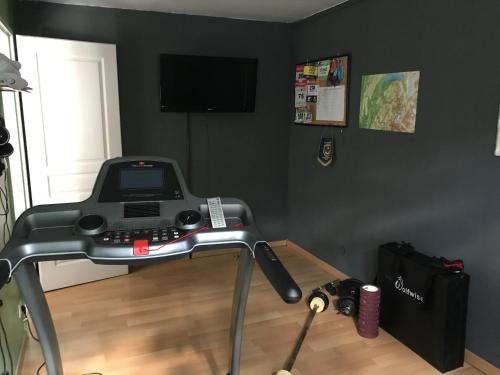 Fitness merkezi, Maison 3 chambres, salle de gym, jardin et terrasse in La Grace De Dieu