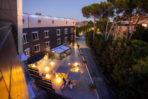 Black Hotel - image 6