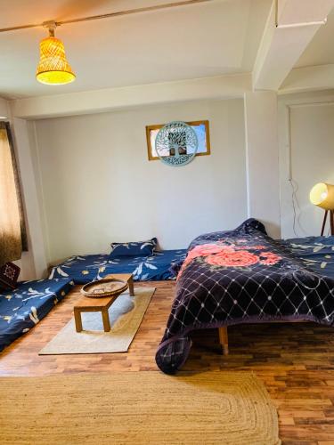 1 double bed, 4 twin beds