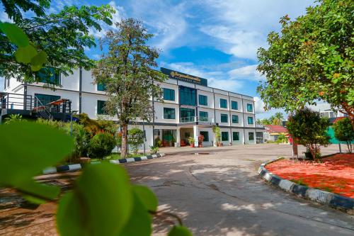 Bouasavan Hotel and Garden