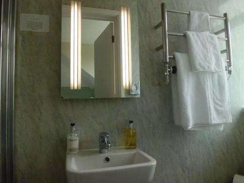 Fair Winds Guest House - image 10
