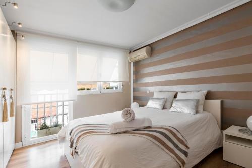 Casa Única con Patio Privado - Metro a 3 minutos, Madrid (foto 9)
