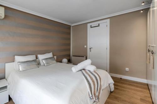 Casa Única con Patio Privado - Metro a 3 minutos, Madrid (foto 11)