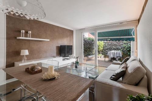 Casa Única con Patio Privado - Metro a 3 minutos, Madrid (foto 4)