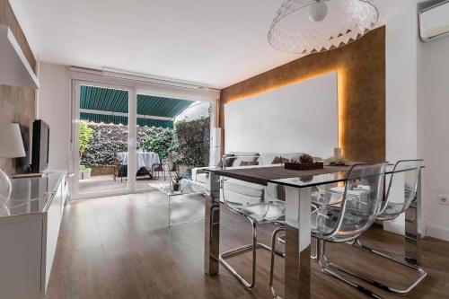 Casa Única con Patio Privado - Metro a 3 minutos, Madrid