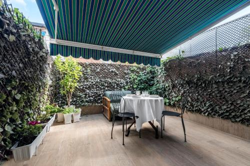 Casa Única con Patio Privado - Metro a 3 minutos, Madrid (foto 7)