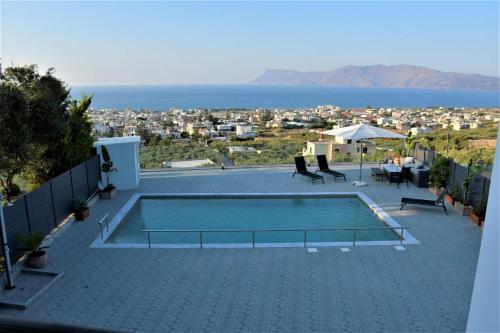 Panoramic pool villa