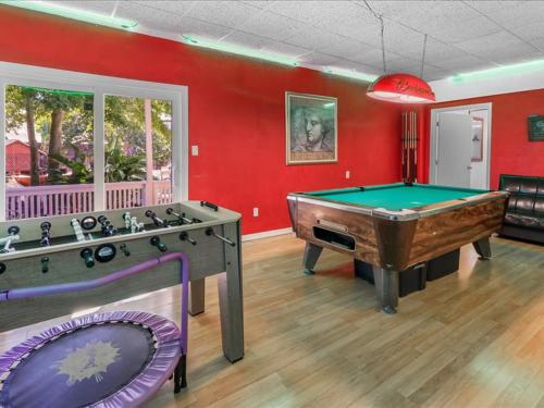 Palm Harbor Waterfront with pool & Game room