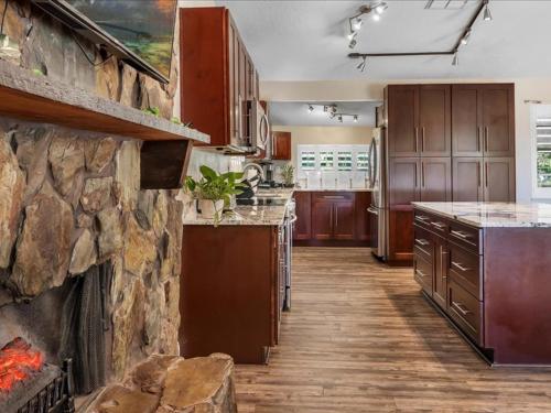 Palm Harbor Waterfront with pool & Game room in Palm Harbor