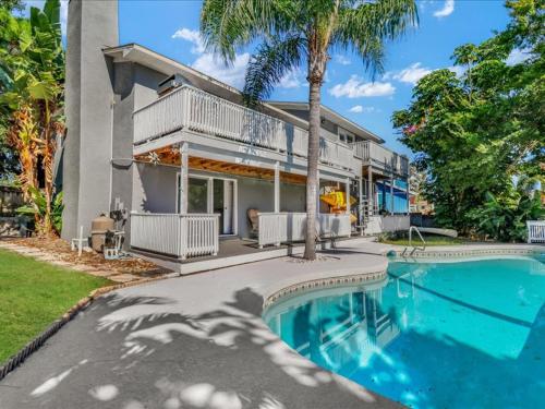 Palm Harbor Waterfront with pool & Game room in Palm Harbor