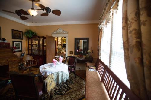 Bees B & B - Accommodation - Mount Airy