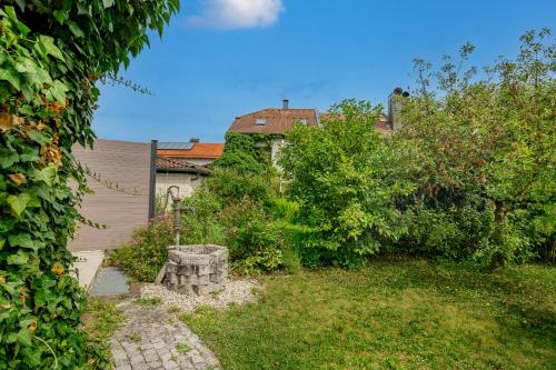 Garden, SweetHome - Luxus Ferienhaus mit Sauna in Olching