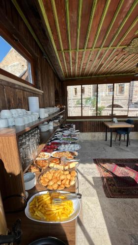 Rose Cave Hotel - image 7