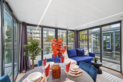 London Water Lodge Retreat - Sleeps 6 - London