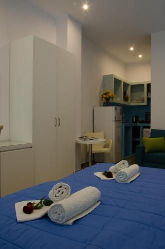 Polykratis Rooms Polykratis Rooms is conveniently located in the popular Skiathos Town area. The hotel offers a high standard of service and amenities to suit the individual needs of all travelers. Facilities like lug