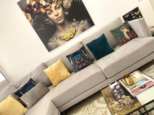 Barcelona Chic Apartments- Free Parking - 10 min BCN centre by metro