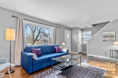 Cheerful Family Home - 3 mins drive to UWindsor