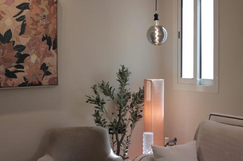 Cozy apartment, two bedroom, full kitchen photo 2
