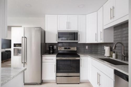 *Newly Renovated Home* Fire Pit BBQ & Games in Gainesville, USA