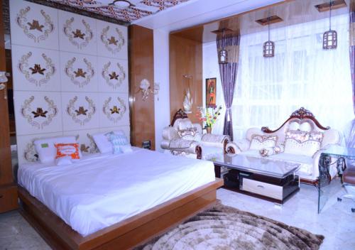 Hotel Rajahamsa(Devaraya Hospitality)