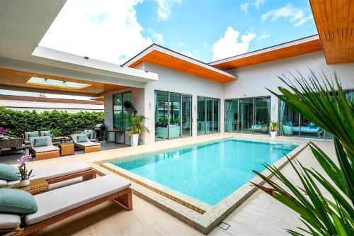 Villa Mimosa III: Spacious 4 Bedroom Private pool Villa