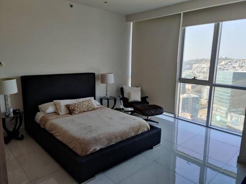 Penthouse liu east piso 35 valle oriente