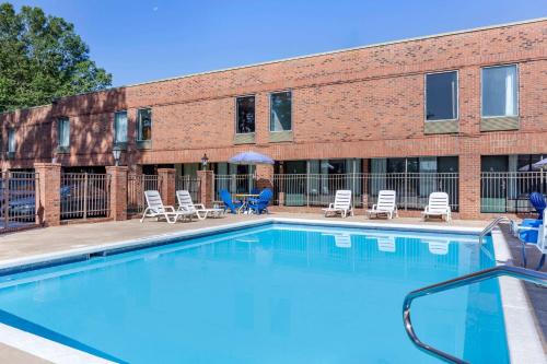 Days Inn & Suites by Wyndham Rocky Mount Golden East, Rocky Mount (foto 7)