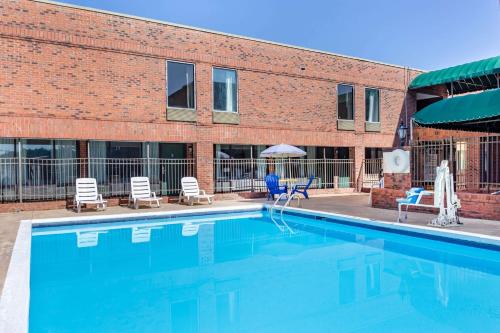 Days Inn & Suites by Wyndham Rocky Mount Golden East, Rocky Mount (foto 8)