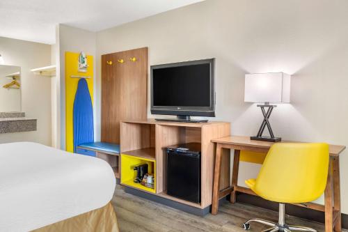 Days Inn & Suites by Wyndham Rocky Mount Golden East