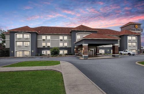 La Quinta Inn & Suites by Wyndham Bowling Green