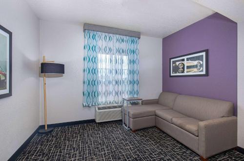 La Quinta by Wyndham Bowling Green - image 4