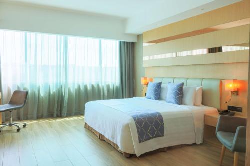 Best Western Metro Clark Room Type - Deluxe King Room - Non-Smoking