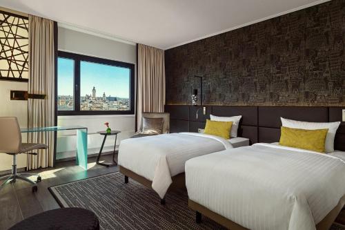 Deluxe Guest Room Two Twin/Single Beds with City View