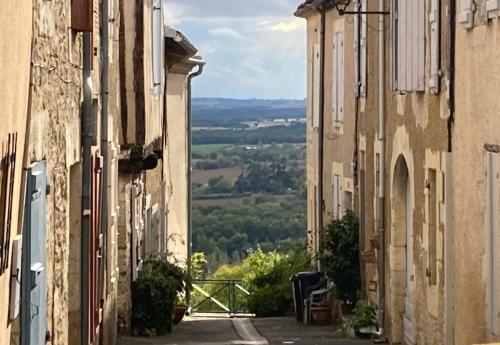 . Aux Portes des Thermes