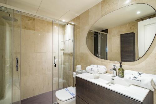 One-Bedroom Apartment image 9