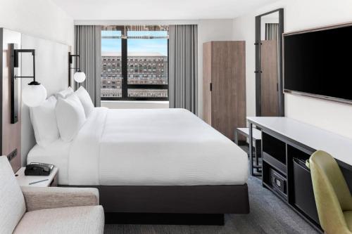 Executive King Room - Non-Smoking room in Fairfield Inn & Suites by Marriott New York Manhattan/Times Square South